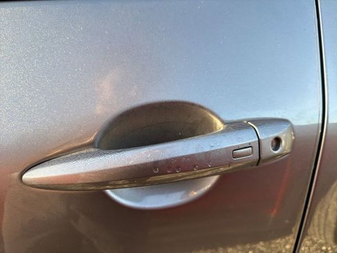 Used 2021 Nissan Rogue SL image 9