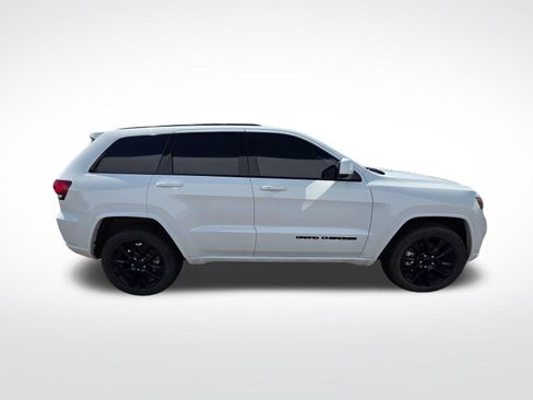 Used 2021 Jeep Grand Cherokee Laredo X AWD/4WD image 4