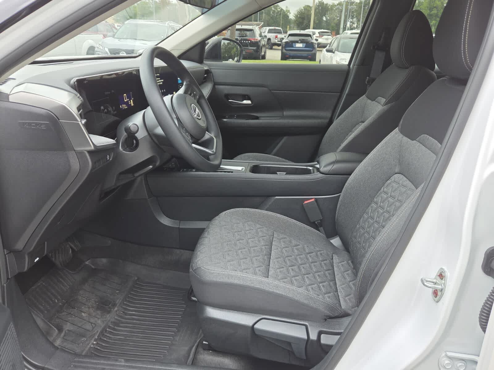 Used 2026 Nissan Kicks SV FWD image 3