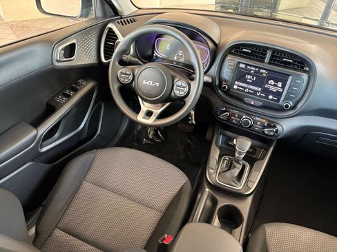 Used 2025 Kia Soul LX w/ LX Technology Package FWD image 32