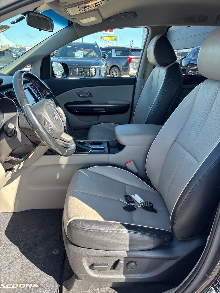 Used 2021 Kia Sedona EX FWD image 13