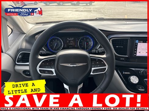 Used 2023 Chrysler Voyager LX image 29