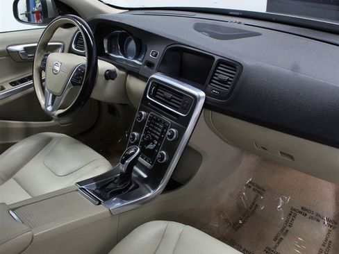 Used 2015 Volvo S60 T5 Platinum w/ Climate Package AWD/4WD image 10