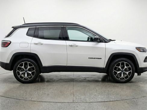 Used 2025 Jeep Compass Limited image 11