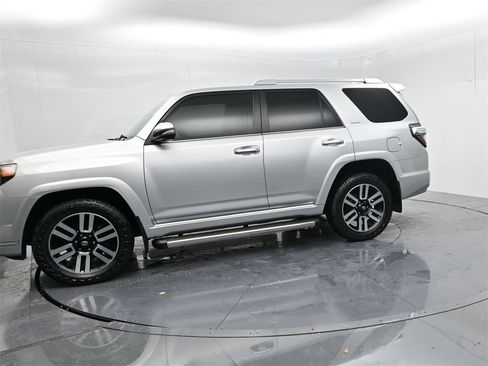 Used 2022 Toyota 4Runner Limited image 4