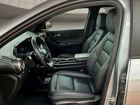 Used 2025 Chevrolet Equinox LT w/ Convenience Package II image 23