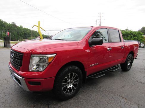 Used 2021 Nissan Titan SV w/ Accessory Utility Package RWD image 3