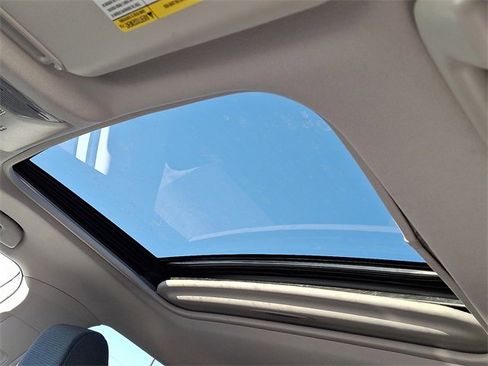 Used 2021 Toyota RAV4 XLE image 15