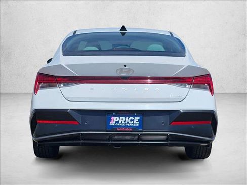 Used 2024 Hyundai Elantra Limited FWD image 7