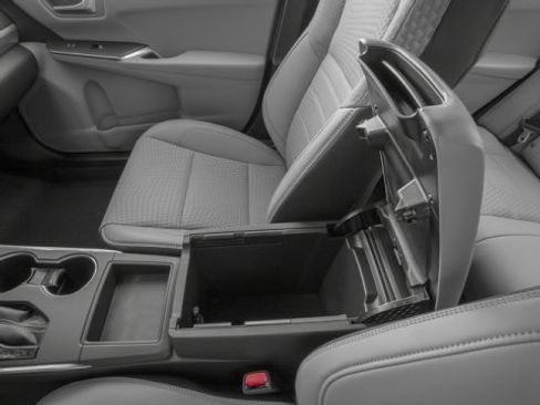 Used 2017 Toyota Camry SE w/ Moonroof Package image 21