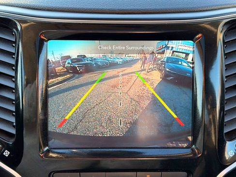 Used 2021 Jeep Cherokee Limited w/ Elite Package image 19