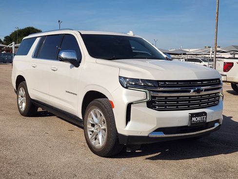 Used 2024 Chevrolet Suburban Premier w/ Premium Package RWD image 3