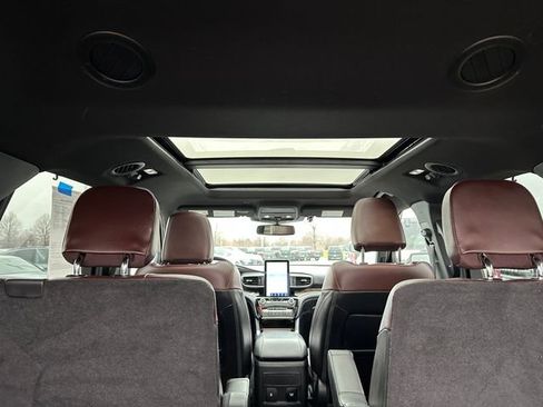 Used 2022 Ford Explorer Platinum w/ Technology Package image 10