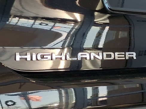 Used 2020 Toyota Highlander Limited image 34