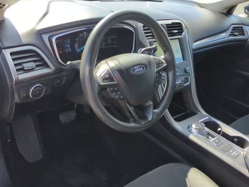 Used 2020 Ford Fusion SE FWD image 9