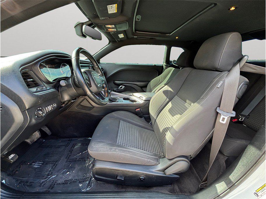 Used 2018 Dodge Challenger R/T w/ Performance Handling Group RWD image 2