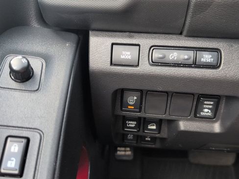 Used 2023 Nissan Frontier PRO-4X w/ Pro-4X Premium Package image 30