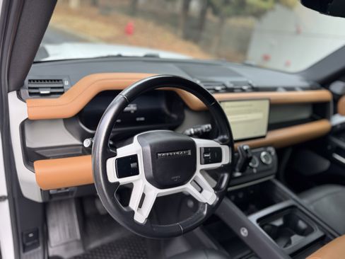 Used 2023 Land Rover Defender 130 S image 9