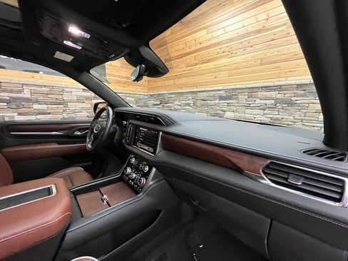 Used 2023 GMC Yukon Denali Ultimate AWD/4WD image 29