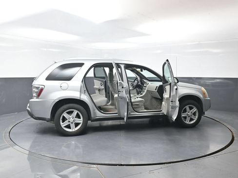 Used 2005 Chevrolet Equinox LT w/ Preferred Equipment Group AWD/4WD image 55