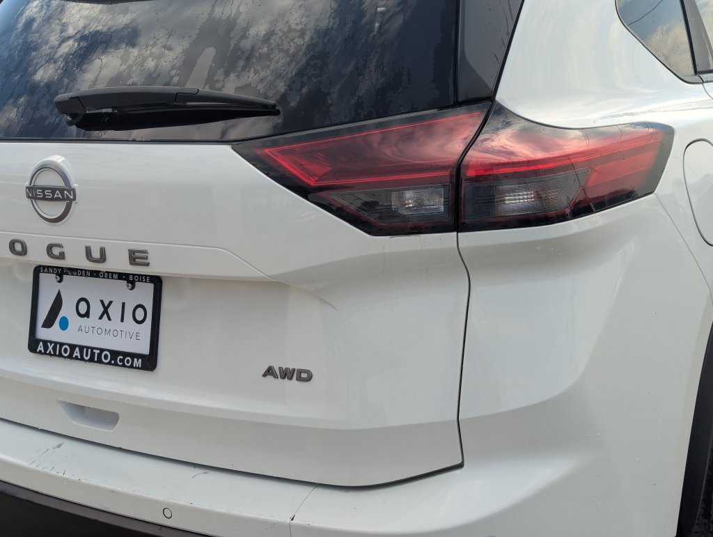 Used 2024 Nissan Rogue S AWD/4WD image 5
