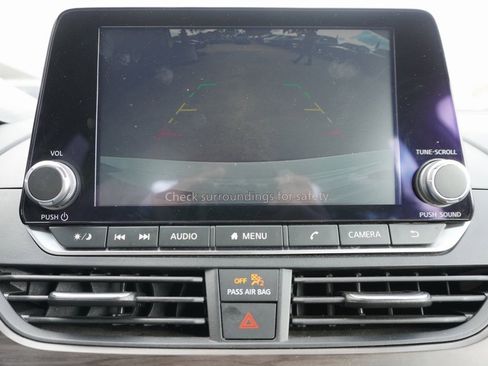 Used 2024 Nissan Altima 2.5 SV image 9