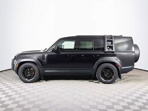 Used 2023 Land Rover Defender 130 SE image 8