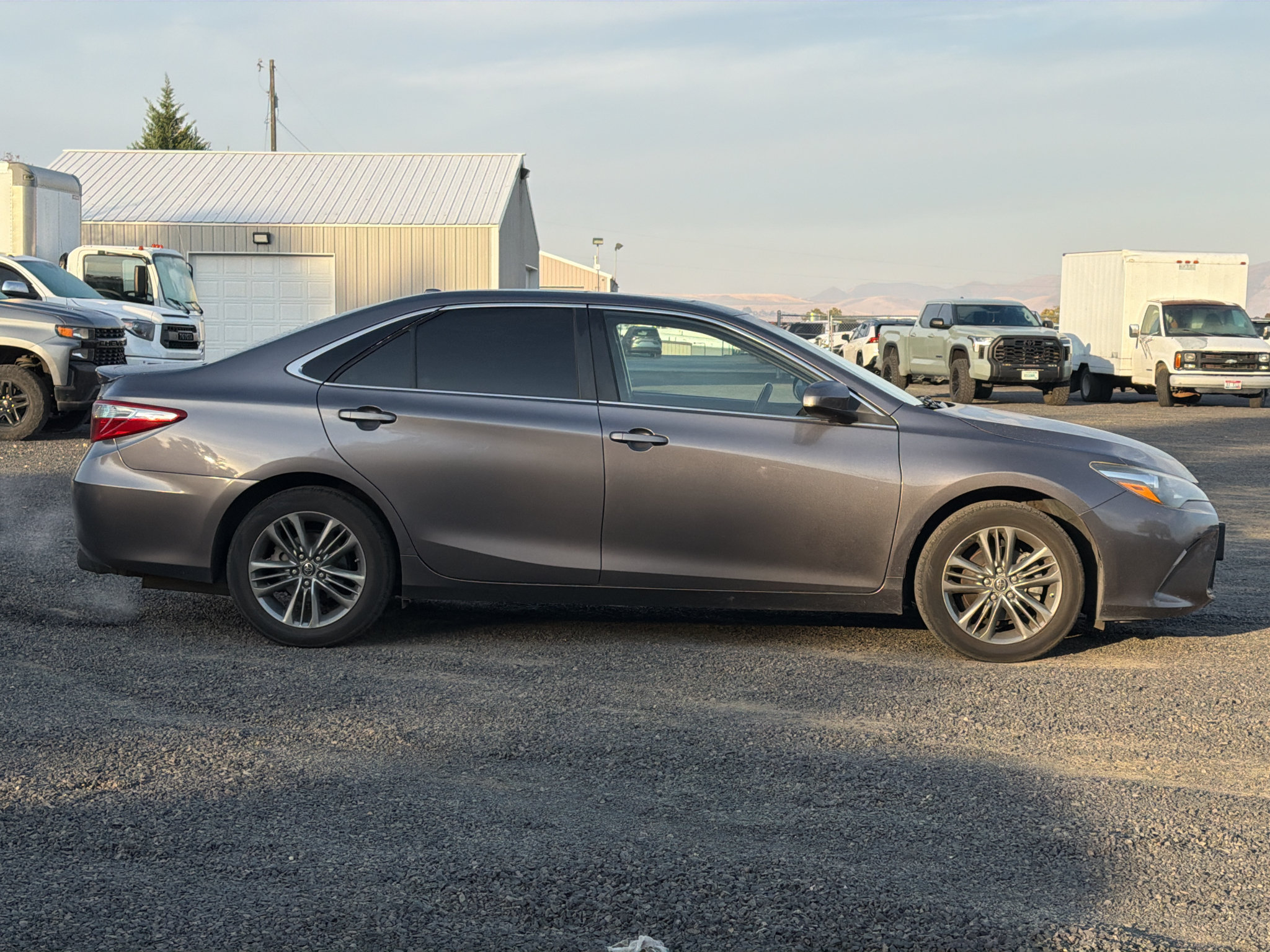 Used 2016 Toyota Camry SE w/ Moonroof Package FWD image 12