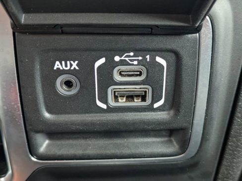 Used 2025 Jeep Wrangler Unlimited Sahara AWD/4WD image 25