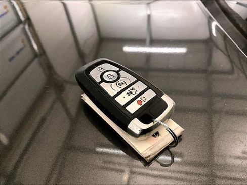 Used 2018 Ford Explorer XLT w/ Equipment Group 202A AWD/4WD image 10