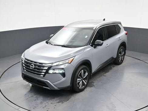 Used 2025 Nissan Rogue SL w/ SL Premium Package image 25