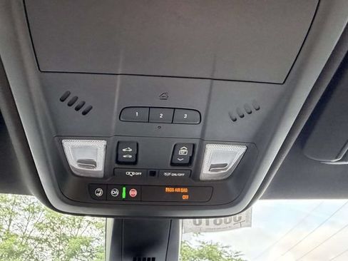 Used 2018 Cadillac XT5 Luxury w/ Driver Awareness Package AWD/4WD image 32