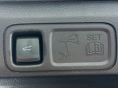 Used 2024 Ford Expedition Max XLT image 31