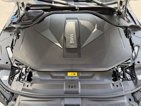 Used 2024 BMW i5 eDrive40i w/ Premium Package RWD image 15