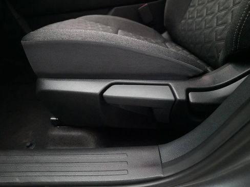 Certified 2025 Nissan Kicks SV image 28