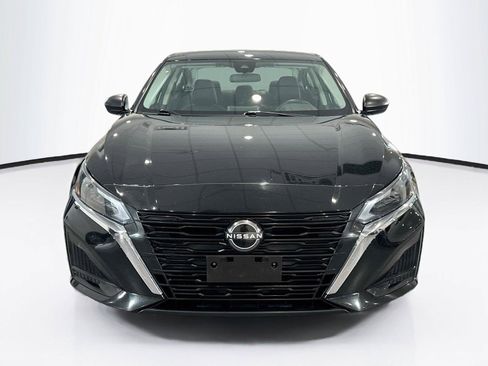 Used 2024 Nissan Altima 2.5 SV FWD image 8