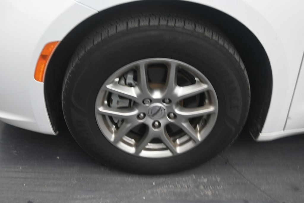 Used 2021 Chrysler Pacifica Touring FWD image 9