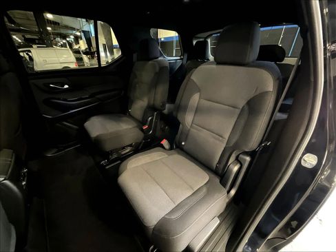 Used 2022 Chevrolet Traverse LT image 15