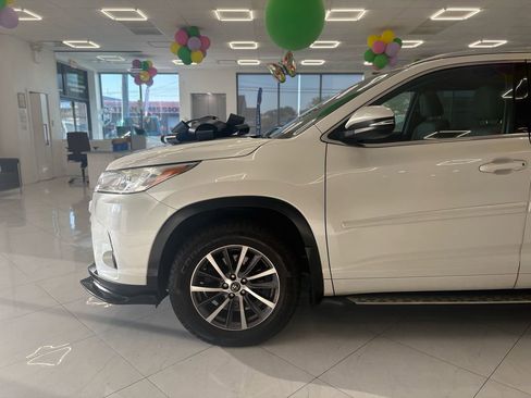 Used 2018 Toyota Highlander XLE w/ Protection Package #3 AWD/4WD image 6