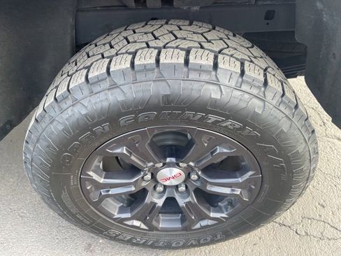 Used 2024 GMC Canyon Elevation w/ Elevation Premium Package image 6