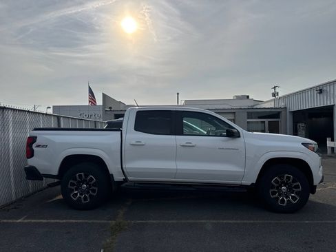 Used 2024 Chevrolet Colorado Z71 w/ Z71 Convenience Package 2 AWD/4WD image 5
