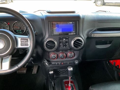 Used 2017 Jeep Wrangler Freedom Edition image 8