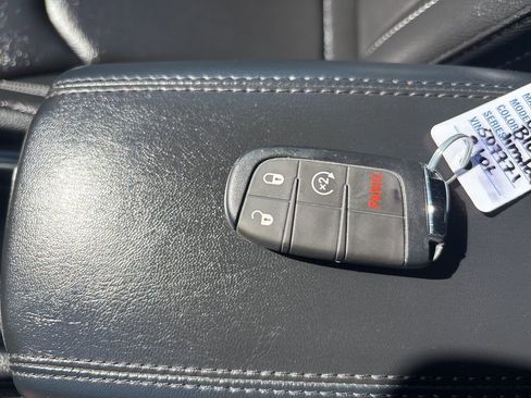 Used 2025 Jeep Compass Limited image 21