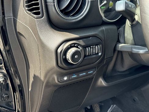 Used 2021 Jeep Wrangler Unlimited Sahara w/ Cold Weather Group AWD/4WD image 17