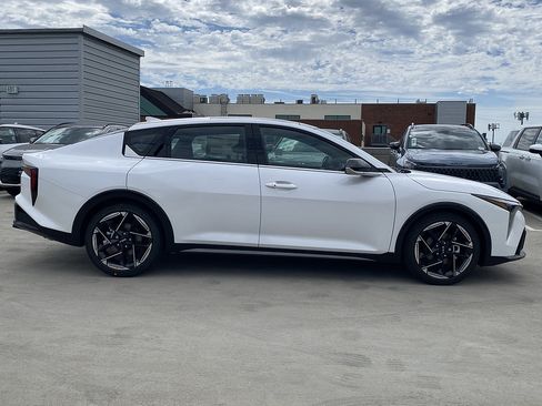 New 2026 Kia K4 GT-Line w/ GT-Line Premium Package FWD image 2