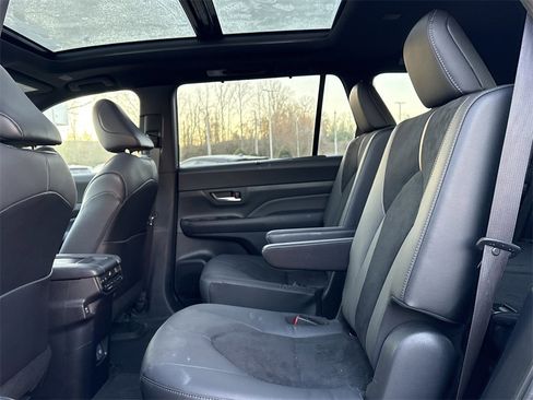 Used 2024 Toyota Grand Highlander AWD Hybrid image 14