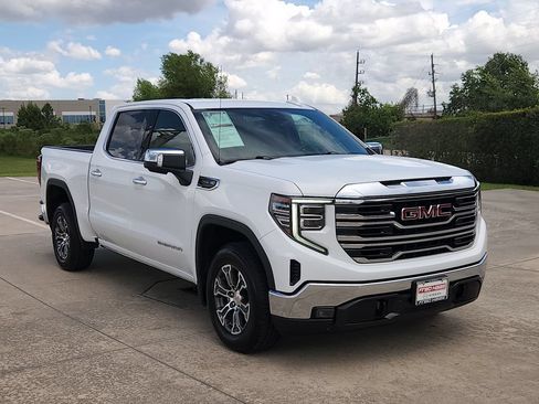 Used 2025 GMC Sierra 1500 SLT RWD image 3