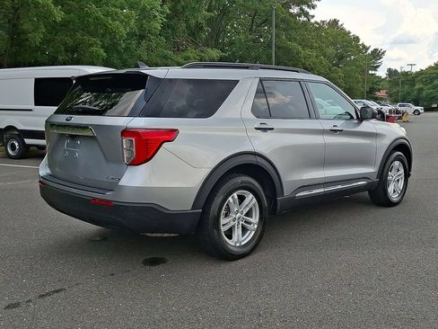 Used 2023 Ford Explorer XLT AWD/4WD image 9