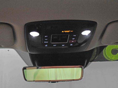 Used 2025 Kia Carnival SX Prestige image 33