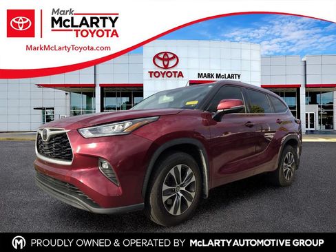 Used 2020 Toyota Highlander XLE AWD/4WD image 1